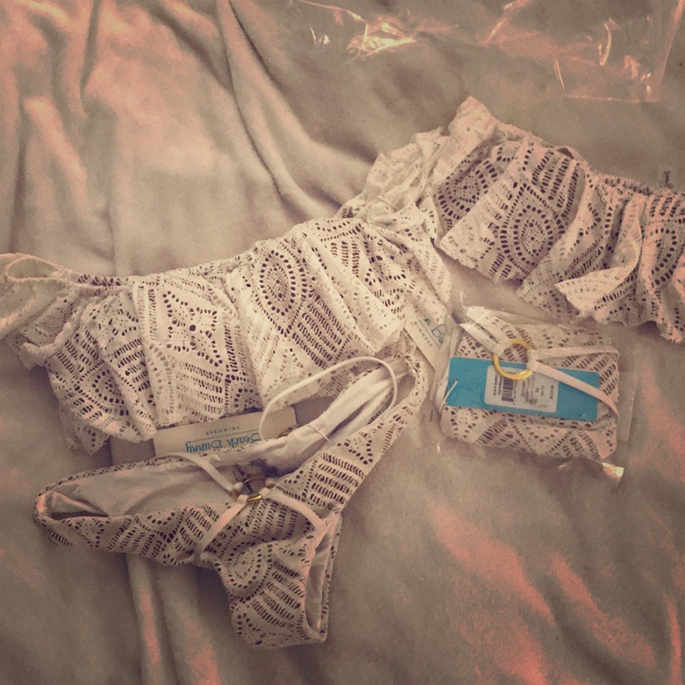 Beach Bunny Love Me Like You Do NWT